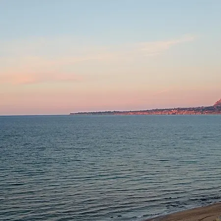 La Finestra Sul Mare Piano 2 * Trappeto (Sicily)